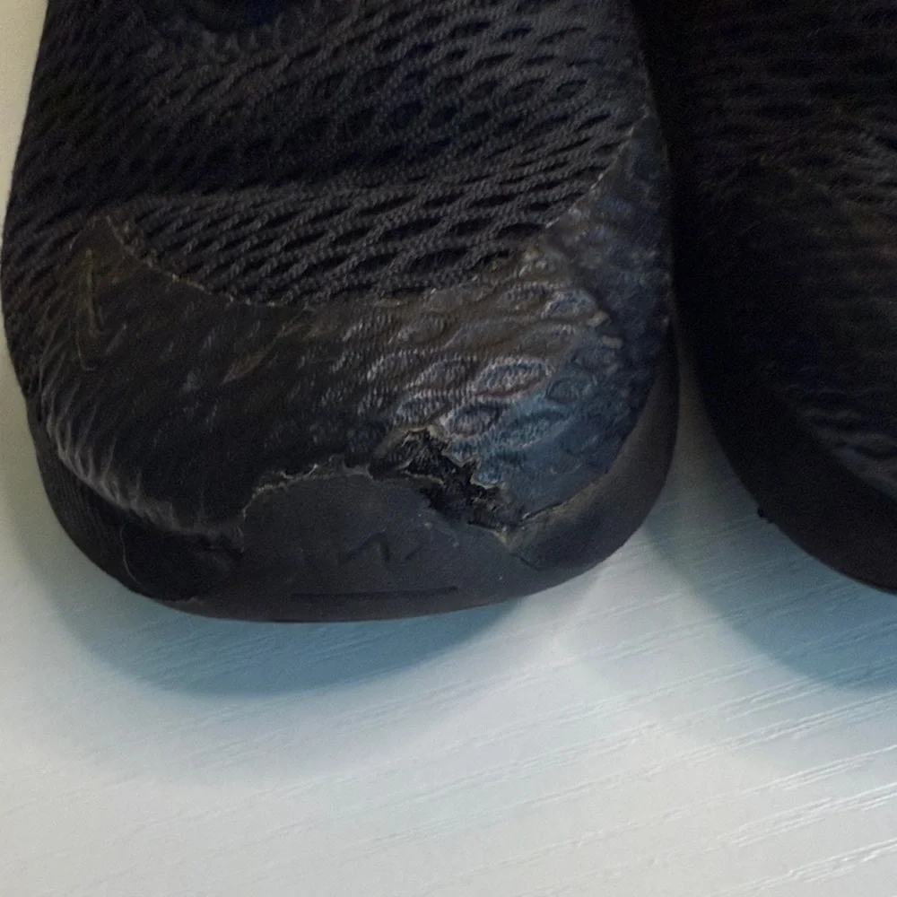 Toddler’s Nike Air Max 270 sneakers in black